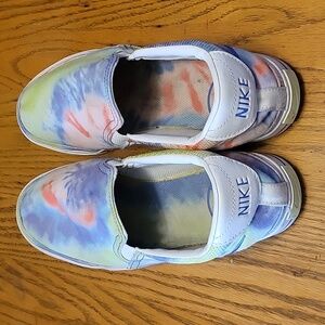 NIKE tie dye slip ons